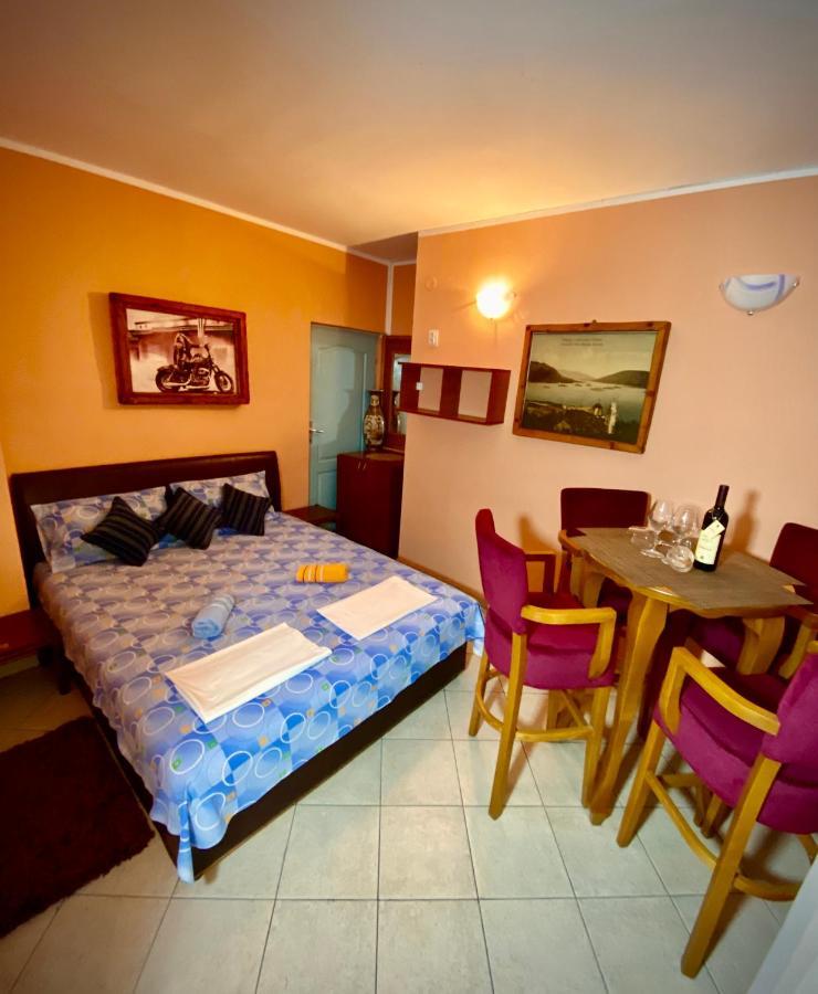 Hotel Vila Duricic 300M Od Mora Ðenovići Exterior foto